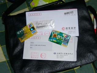 收到招行的新信用卡了，还有居住证照相通知单